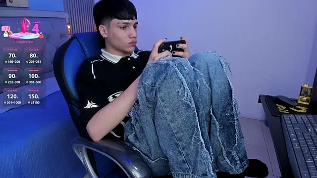 Živý XXX chat SamBlack_