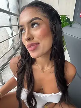 MystiqueXXX XXX чат на живо