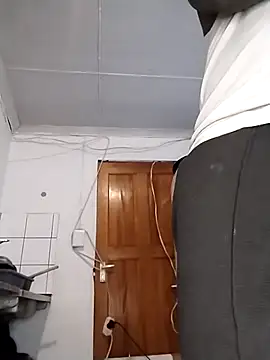 Stallion100 现场XXX聊天