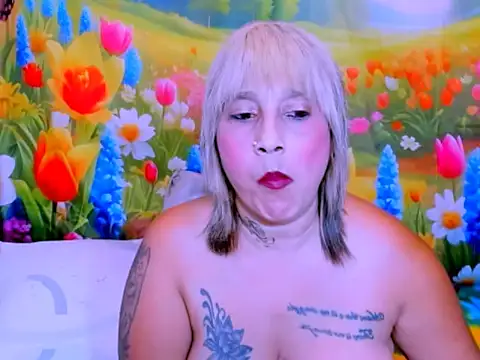 indianroxy's Live XXX Chat