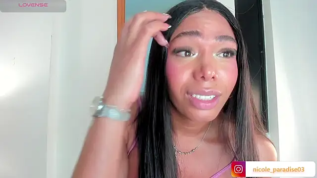 Chat +18 de Nicole_Paradise ao vivo