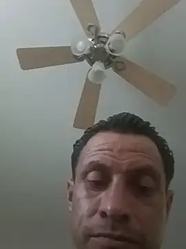 salchichon_69: διαδικτυακό σόου στην κάμερα