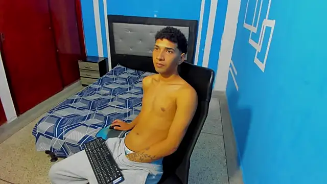 efrain_boy élő XXX-chatje