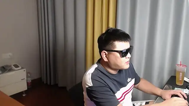 zhang1118 라이브 XXX 채팅