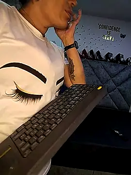 Chatroom XXX en direct de Shantey_Laurent