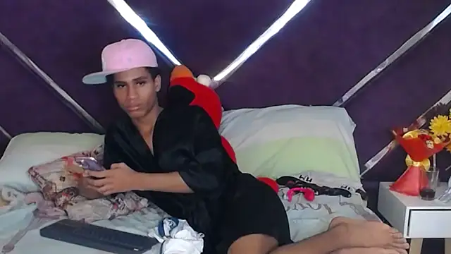 Chatroom XXX en direct de Santy_bigcock_01
