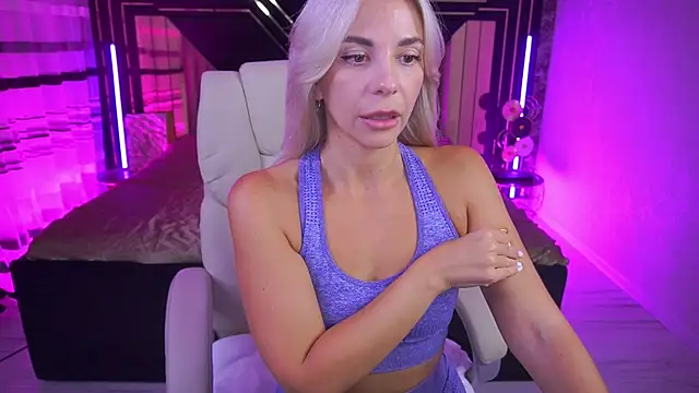 Chat +18 de BellaRayyy ao vivo