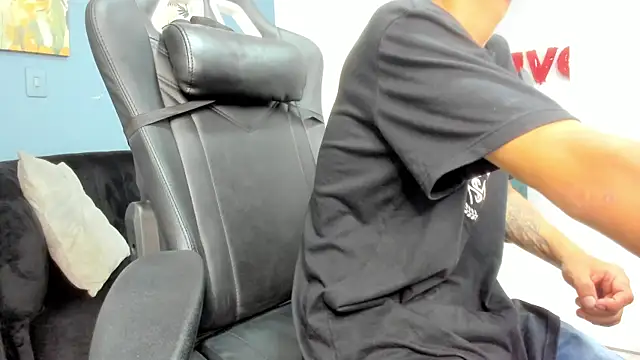 Chatroom XXX en direct de justin_twink20