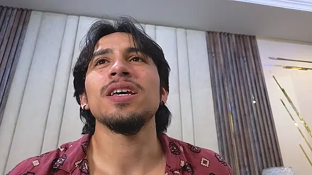 LatinShortt live XXX chat