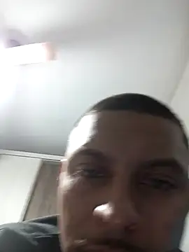 Chatroom XXX en direct de emrehliug12