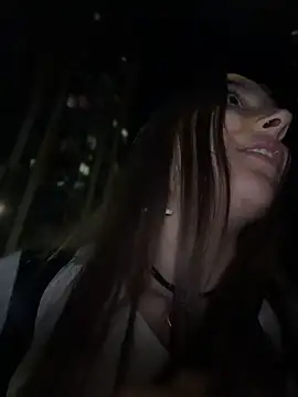 XXX chat uživo modela ICrazyOneIRL