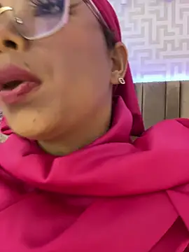 naishaa_ Adlı Modelin Canlı XXX Sohbeti