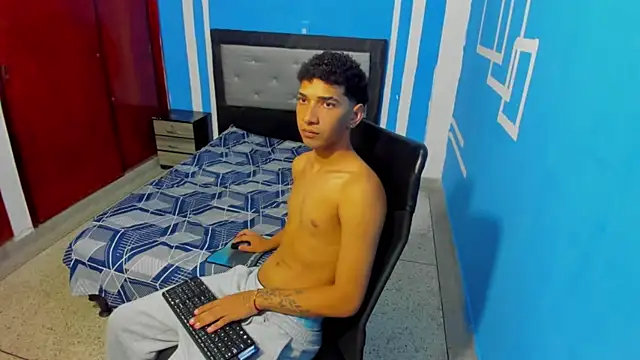 Онлайн чат XXX efrain_boy