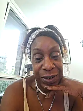 Chatroom XXX en direct de EbonyBlue-x