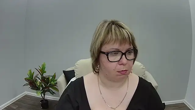 BonnnyBoobsy élő XXX-chatje