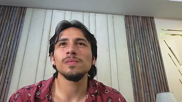 XXX chat uživo modela LatinShortt