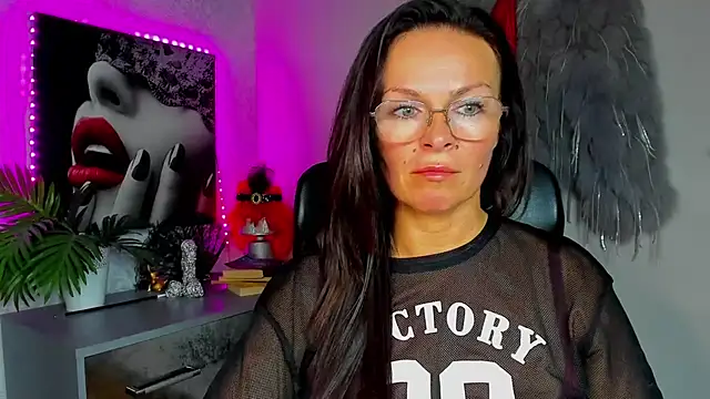 Chatroom XXX en direct de HelenLuxx
