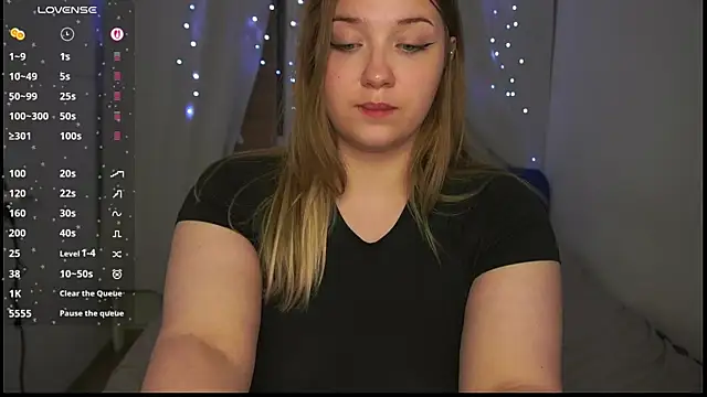 Chatroom XXX en direct de CuteSharloti