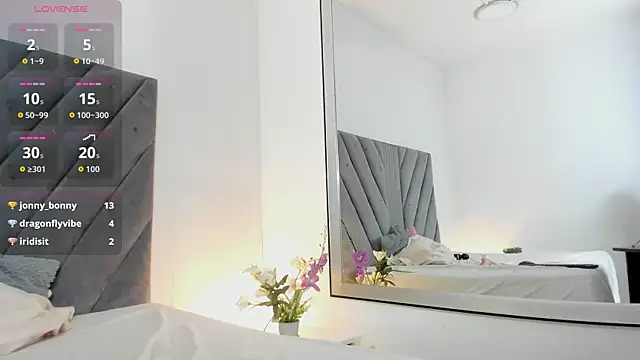 Chatroom XXX en direct de Miaatorres_