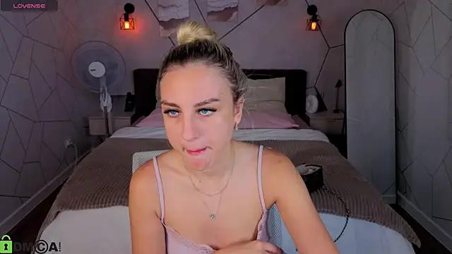 Silen_Tori Adlı Modelin Canlı XXX Sohbeti