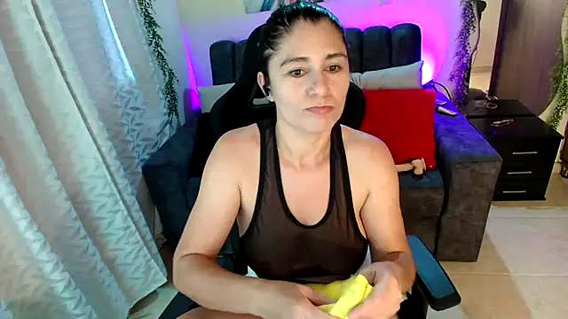 LUCYMILF_SEXY Chat XXX in diretta