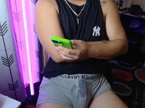 urhardfuckerAsiandaddy Show in webcam