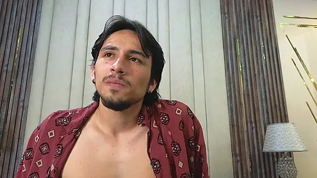 XXX chat uživo modela LatinShortt