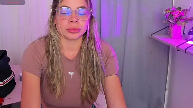 Taragreyt_ live XXX chat