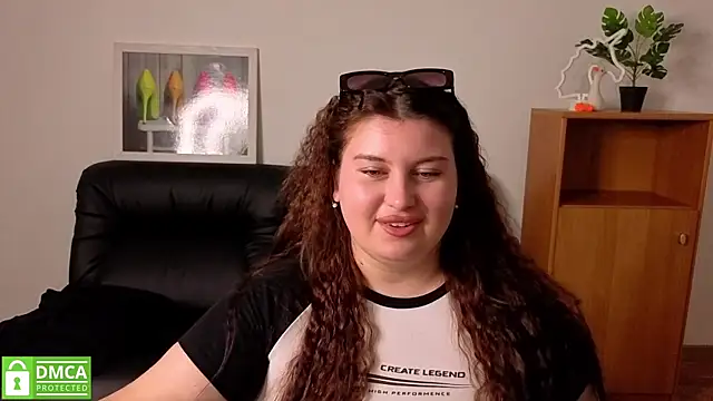 Chatroom XXX en direct de Katina_deeplou4