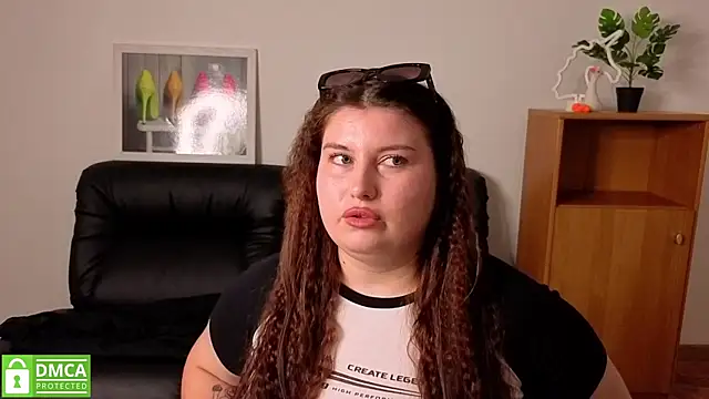 Katina_deeplou4 élő XXX-chatje