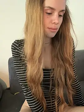 Chatroom XXX en direct de EmiliaCatalina