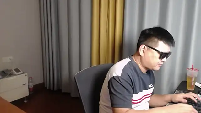 zhang1118 XXX чат на живо