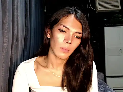 GORGEOUS_CARMEE Adlı Modelin Canlı XXX Sohbeti