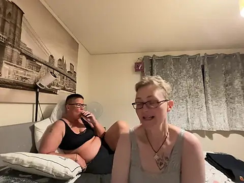 Curvy-Jinxn Live XXX chat