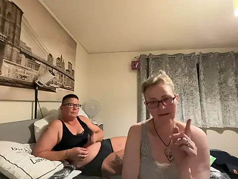 Curvy-Jinx élő XXX-chatje