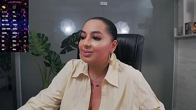 دردشة BustyAllyy الجنسية المباشرة