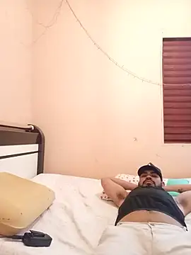 Ricardo3302: διαδικτυακό σόου στην κάμερα
