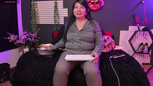 kinky_momm élő XXX-chatje