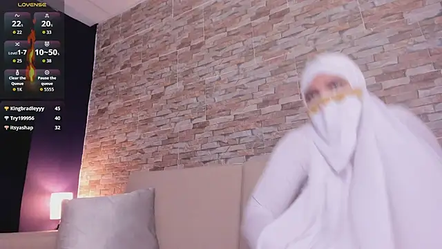 AylaNoir Adlı Modelin Canlı XXX Sohbeti