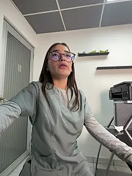 Czat XXX na żywo – Sweet_Milaa1