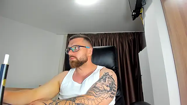 Findom_guy Adlı Modelin Canlı XXX Sohbeti