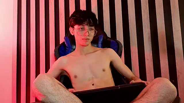 Twink_Sebas7のライブXXXチャット