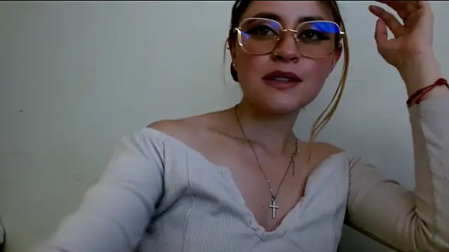 Juls_winter_ élő XXX-chatje