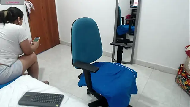 Chat XXX en directo de LAURA_Foxht