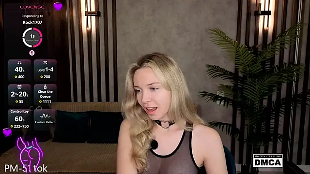 Holl1Would Chat XXX in diretta