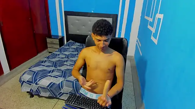 efrain_boy Chat XXX in diretta