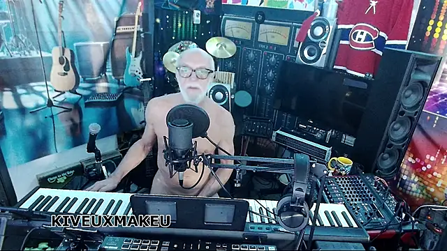 kiveuxmaqueue: онлайн-секс-чат