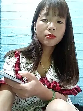 AmyLinee01 即時 XXX 聊天