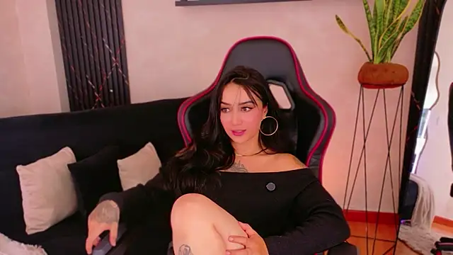 EmmyEvans1 Adlı Modelin Canlı XXX Sohbeti