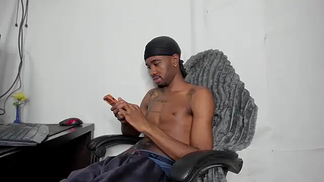Kofi_exotic_2 Chat XXX live
